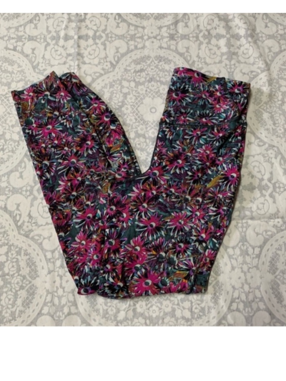 Lululemon Athletica Floral
Leggings 4